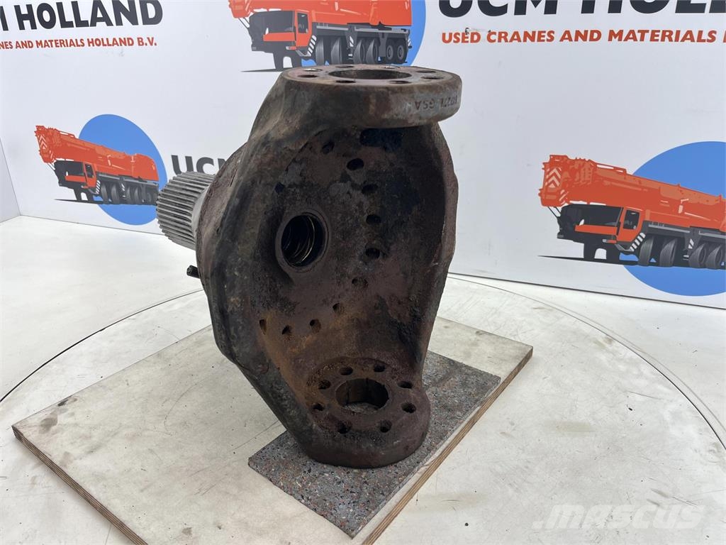 Demag AC 155 steering knuckle 16 holes axle 3 محور العجلة