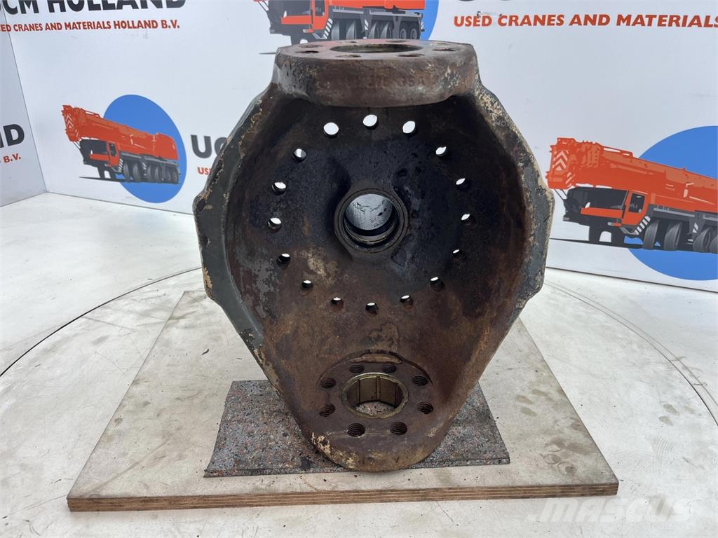 Demag AC 155 steering knuckle 16 holes axle 2 محور العجلة