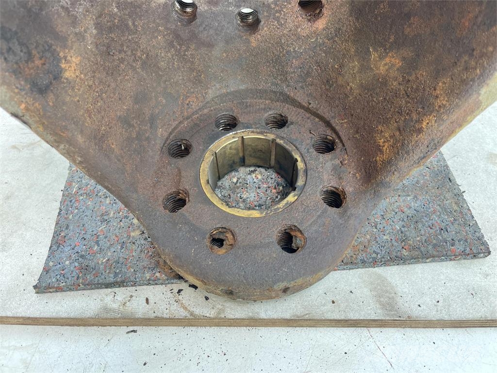 Demag AC 155 steering knuckle 16 holes axle 2 and 3 Axles