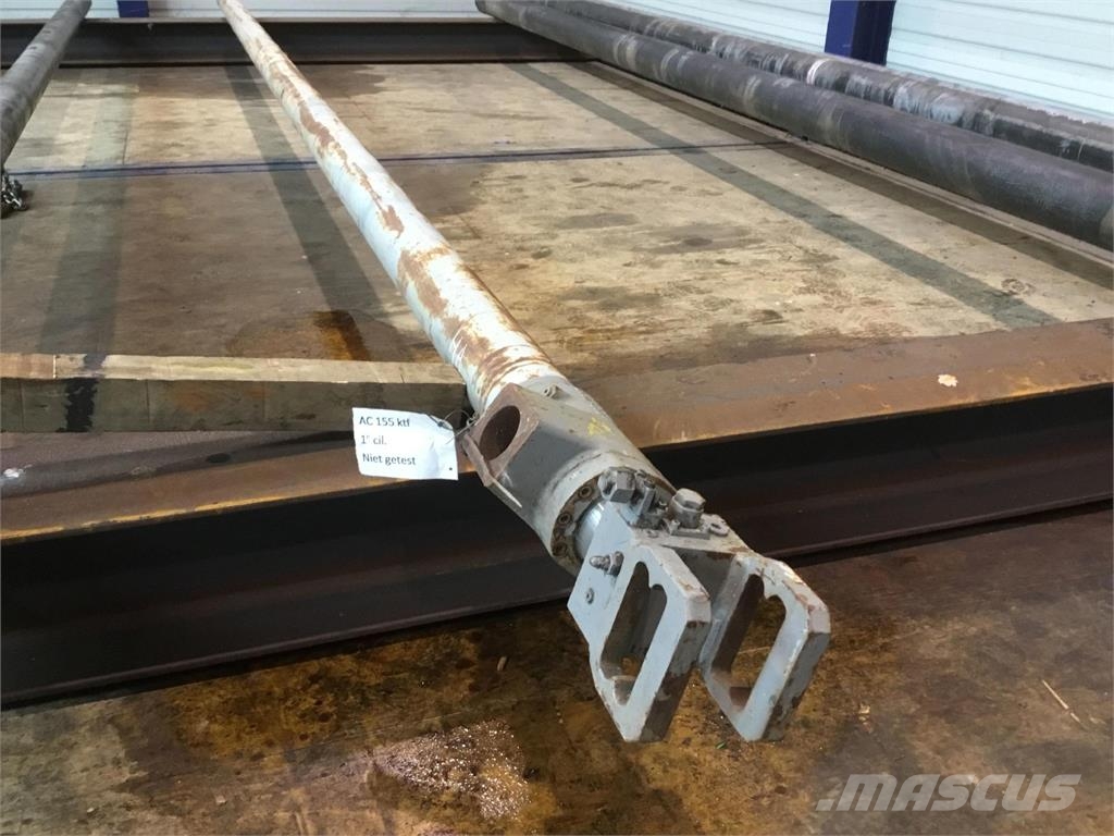 Demag AC 155 telescopic cylinder Součásti a zařízení k jeřábům