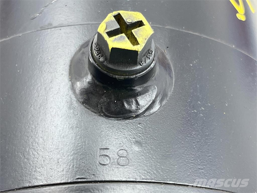 Demag AC 200/1 counterweight lift cylinder Kranen onderdelen en gereedschap