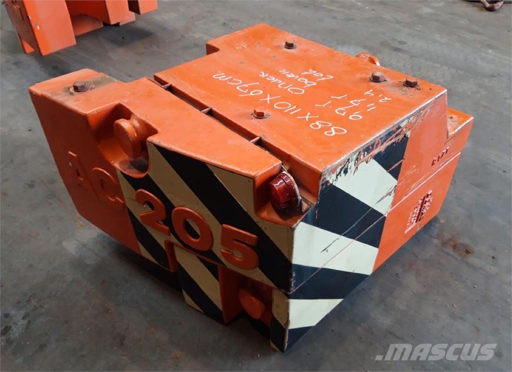 Demag AC 205 counterweight 2,4 ton right side (0.7/1.7 t Piezas y equipos para grúas