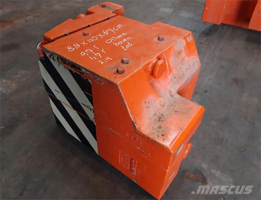 Demag AC 205 counterweight 2,4 ton right side (0.7/1.7 t Piezas y equipos para grúas