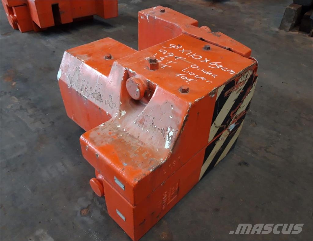 Demag AC 205 counterweight 2.6 ton (0.7/1.9t) Piezas y equipos para grúas