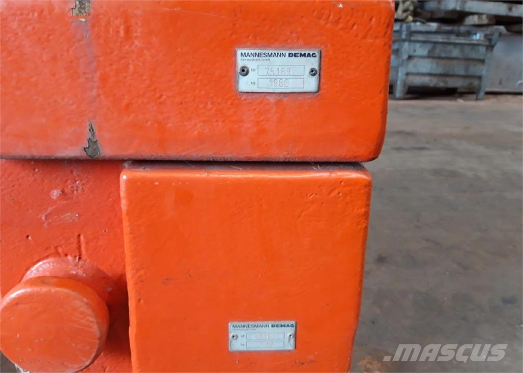 Demag AC 205 counterweight 2.6 ton (0.7/1.9t) Piezas y equipos para grúas