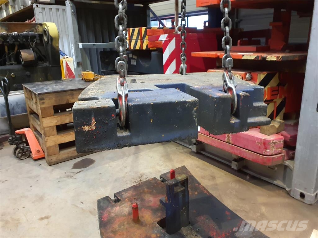 Demag AC 205 counterweight left side 1,9 ton Peças e equipamentos para guindastes