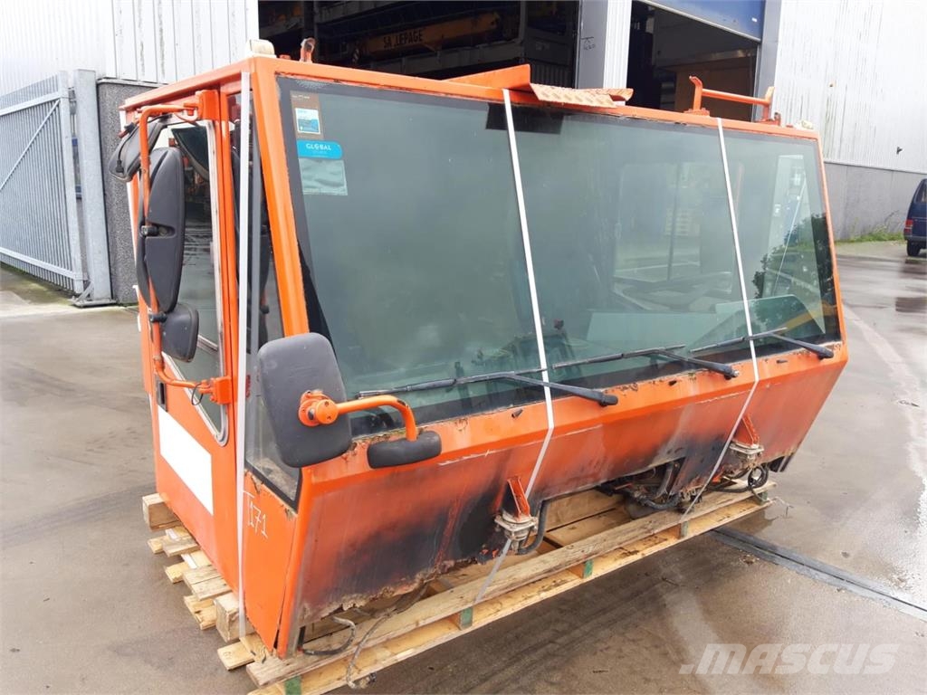 Demag AC 205 lower cab Ohjaamo ja sisusta