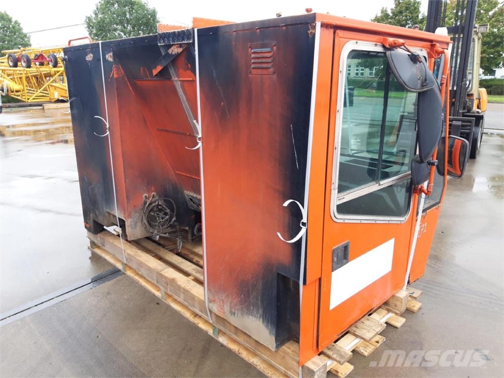 Demag AC 205 lower cab Ohjaamo ja sisusta