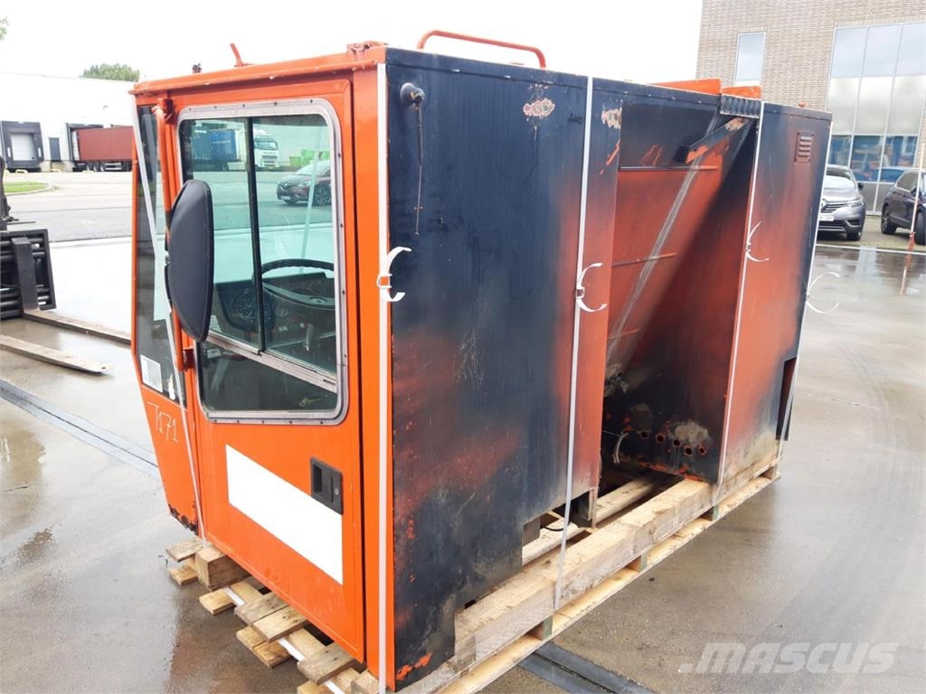 Demag AC 205 lower cab Ohjaamo ja sisusta