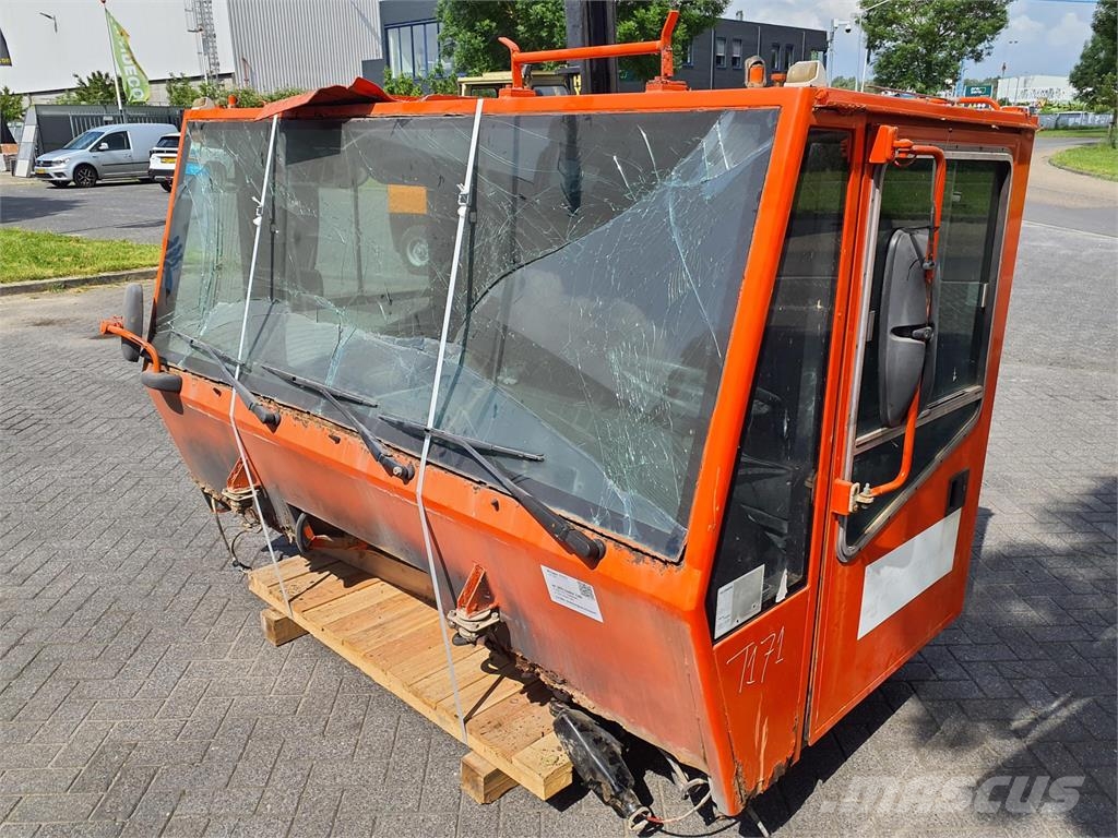 Demag AC 205 lower cab Ohjaamo ja sisusta