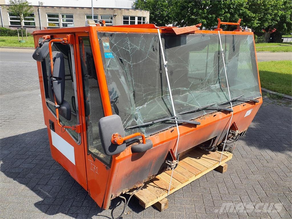 Demag AC 205 lower cab Ohjaamo ja sisusta