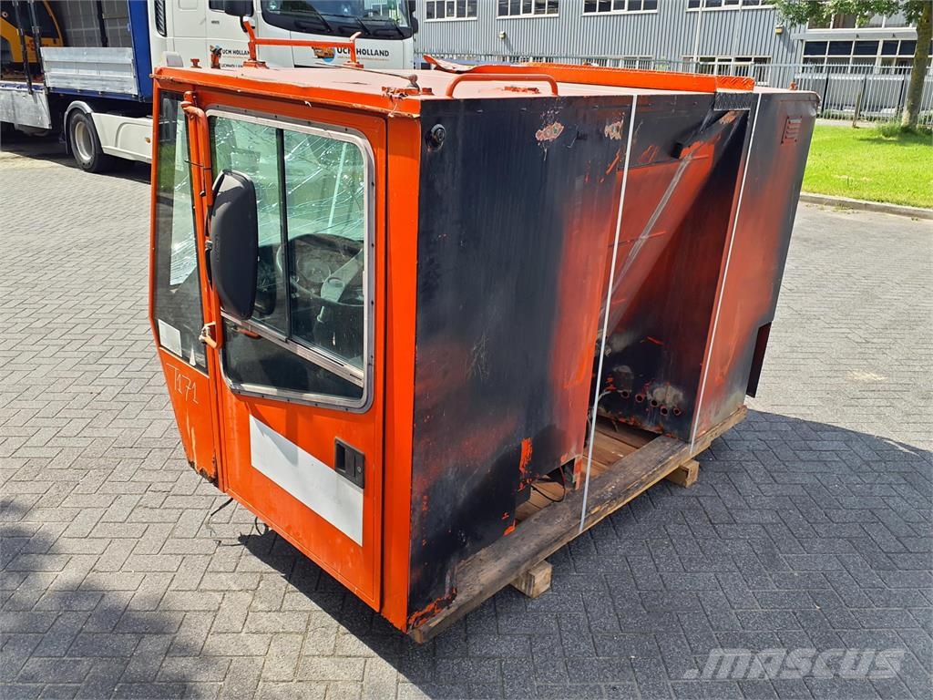 Demag AC 205 lower cab Ohjaamo ja sisusta