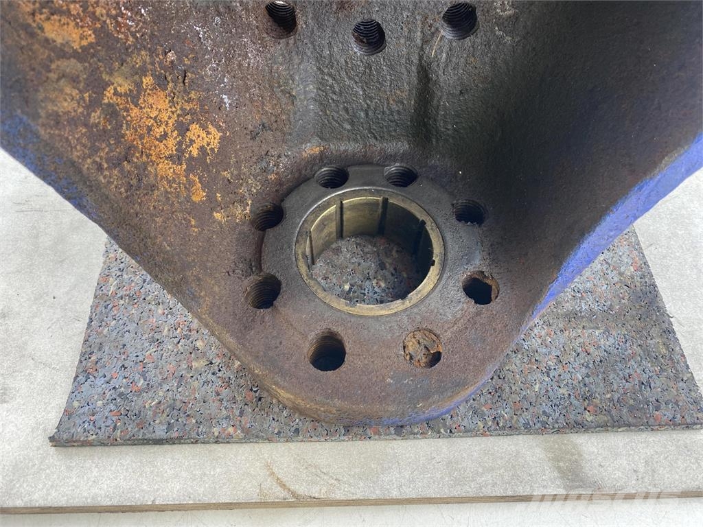 Demag AC 205 Steering knuckle 16 holes Axles