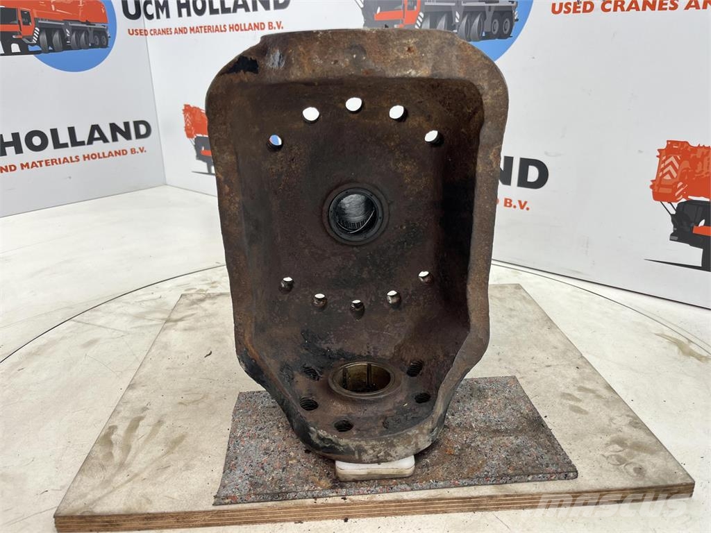 Demag AC 25 Steering knuckle 16 holes axle 2 Axles