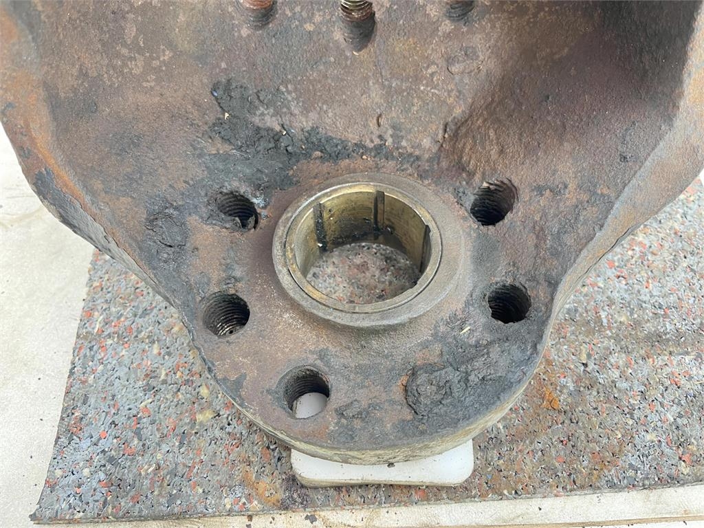 Demag AC 25 Steering knuckle 16 holes axle 2 Axles