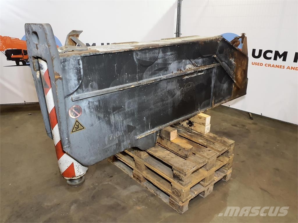 Demag AC 350-1 outrigger beam complete front Peças e equipamentos para guindastes