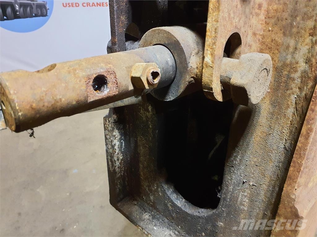 Demag AC 350-1 outrigger beam complete front Peças e equipamentos para guindastes