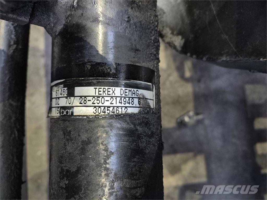 Demag AC 40-1 CITY axle 3 Assen