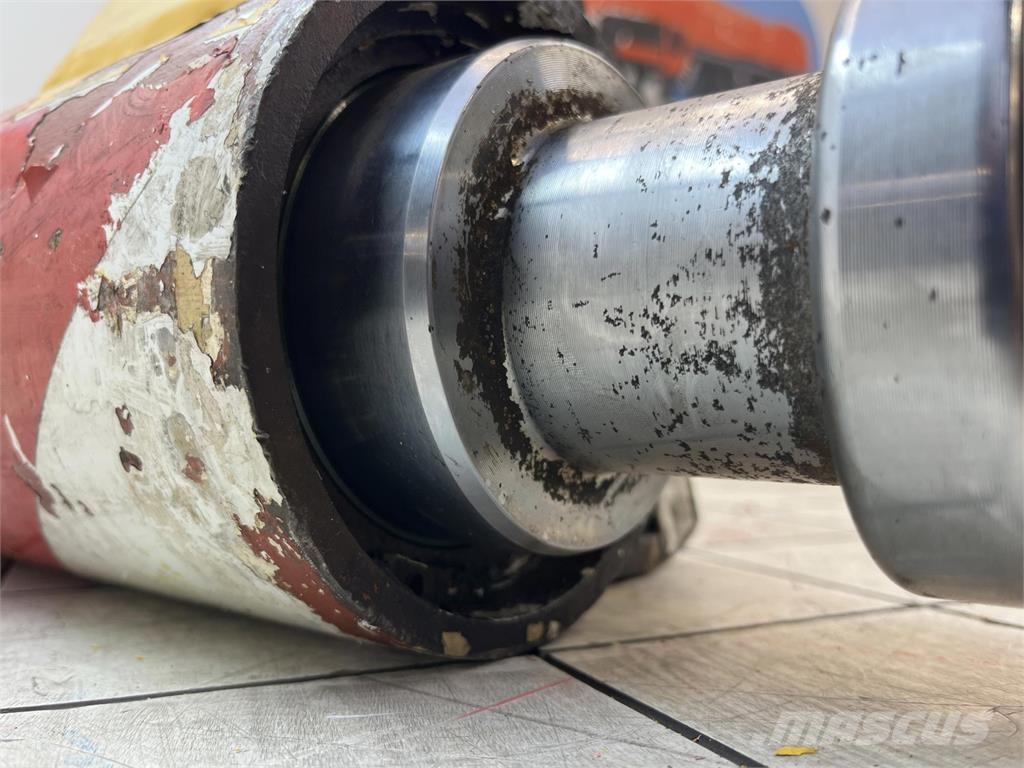Demag AC 50 / AC 155 support cylinder front Εξαρτήματα και εξοπλισμός για γερανούς