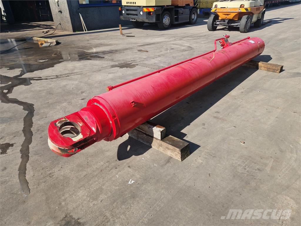 Demag AC 700 Boom cylinder left Peças e equipamentos para guindastes