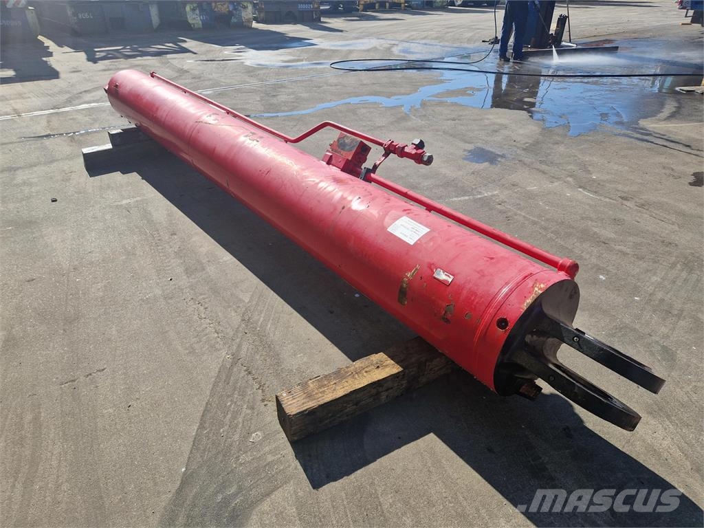 Demag AC 700 Boom cylinder left Peças e equipamentos para guindastes
