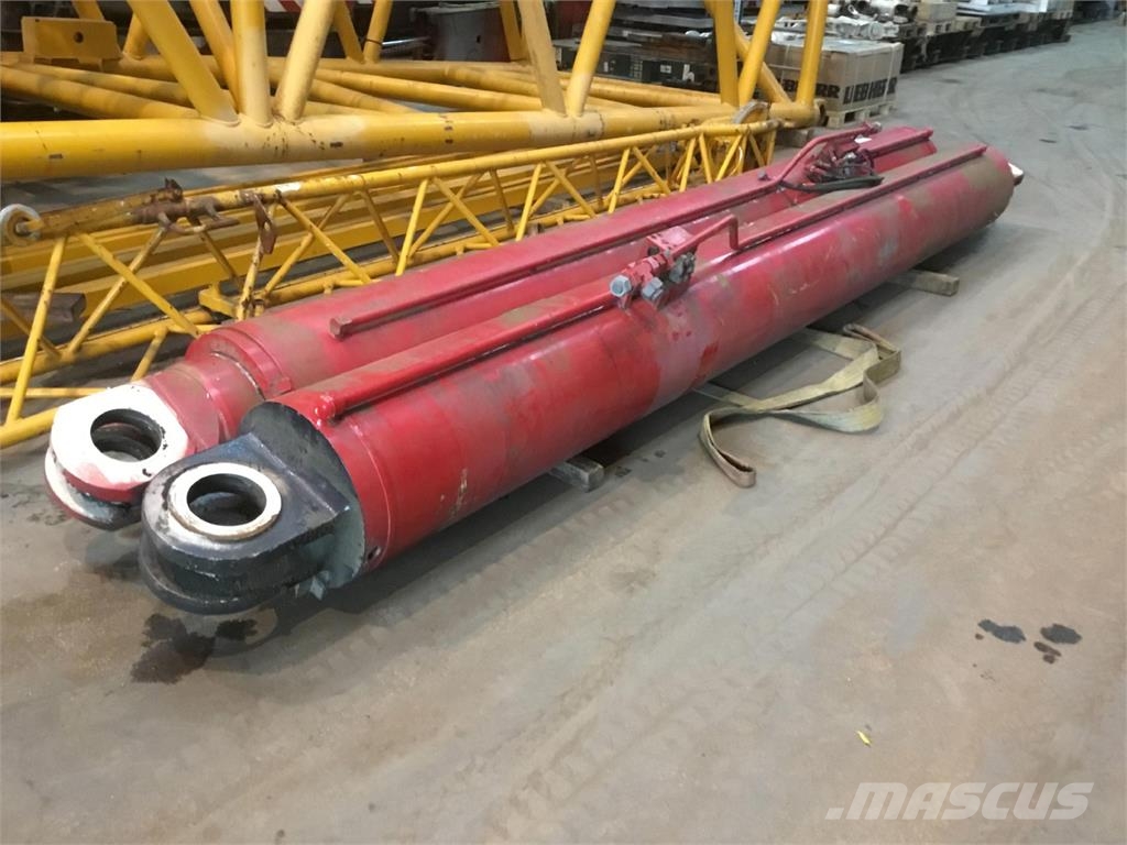 Demag AC 700 Boom cylinder left Peças e equipamentos para guindastes