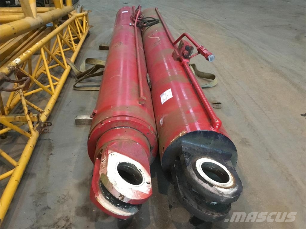 Demag AC 700 Boom cylinder left Peças e equipamentos para guindastes