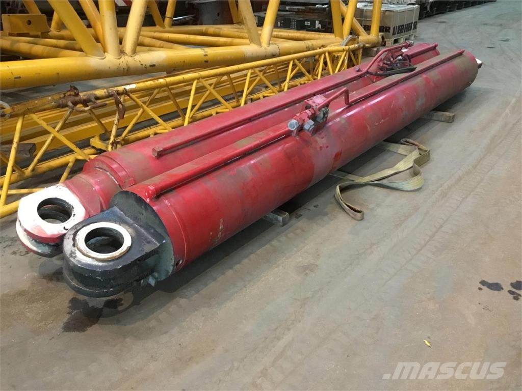 Demag AC 700 Boom cylinder left Peças e equipamentos para guindastes