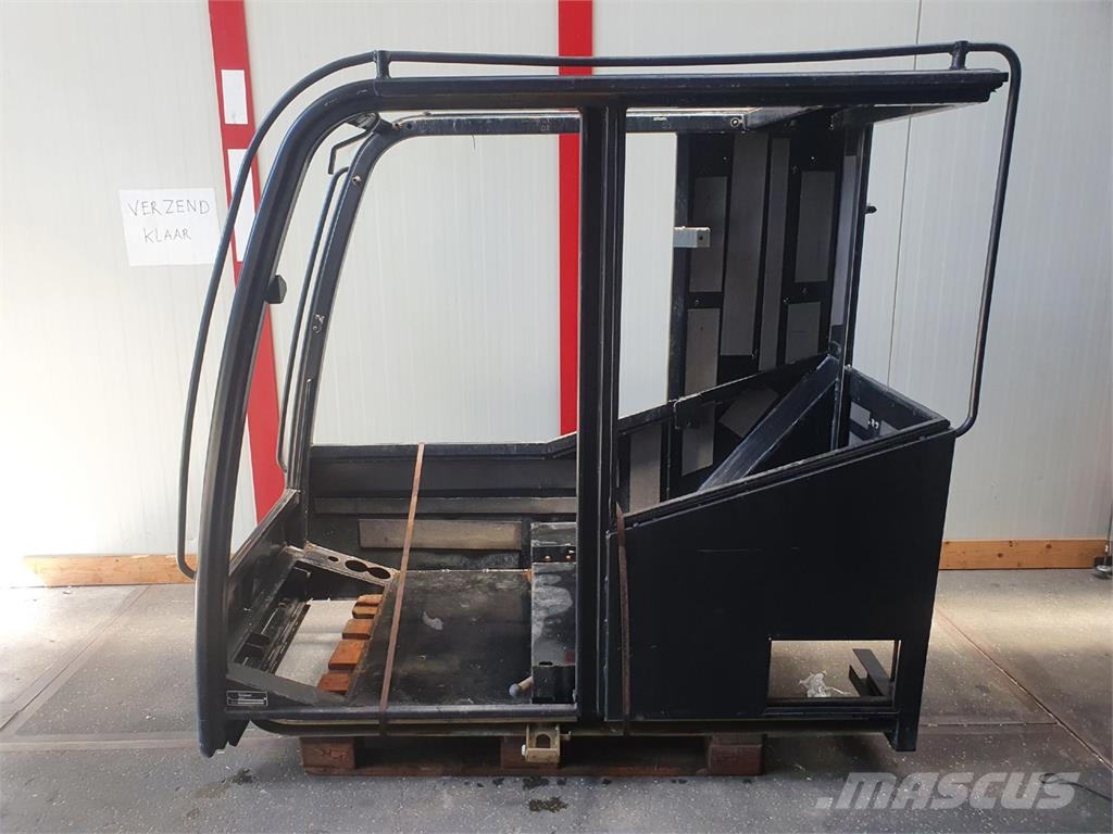 Demag AC upper cabin Ohjaamo ja sisusta