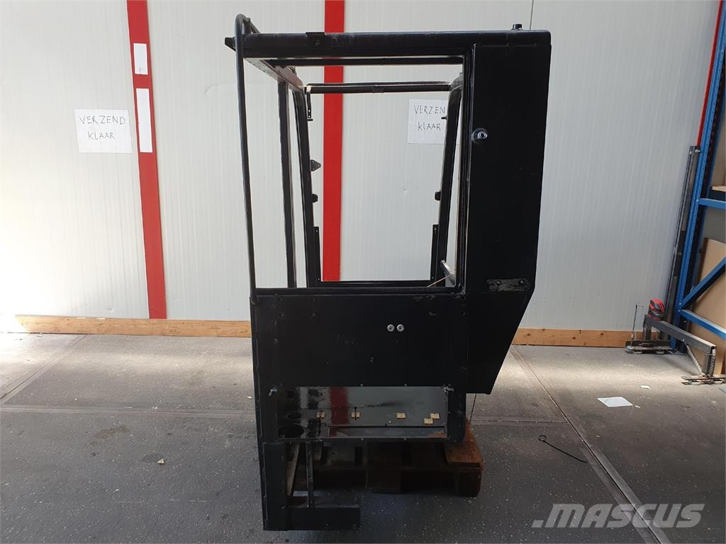 Demag AC upper cabin Ohjaamo ja sisusta