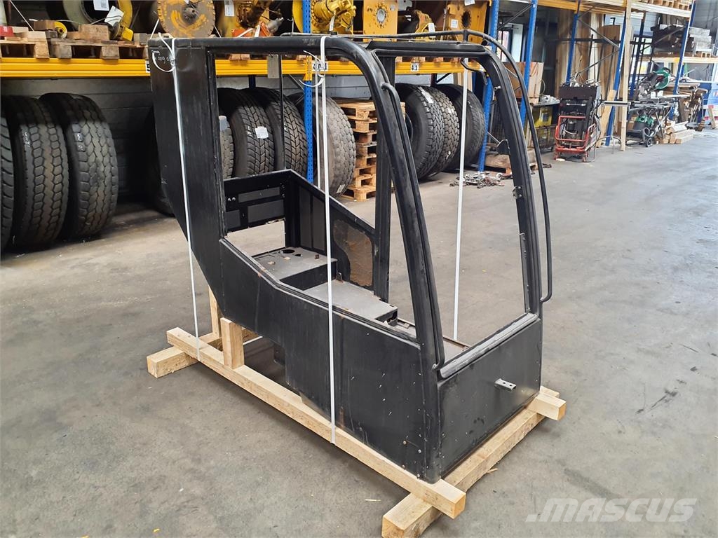 Demag AC upper cabin Ohjaamo ja sisusta