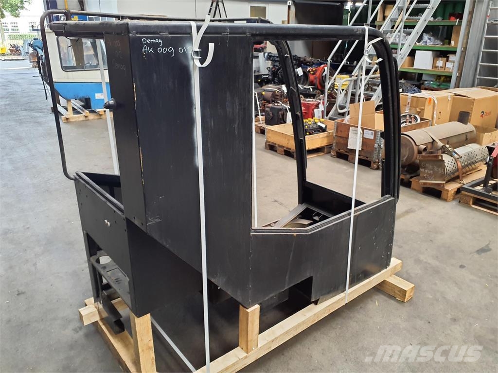 Demag AC upper cabin Ohjaamo ja sisusta