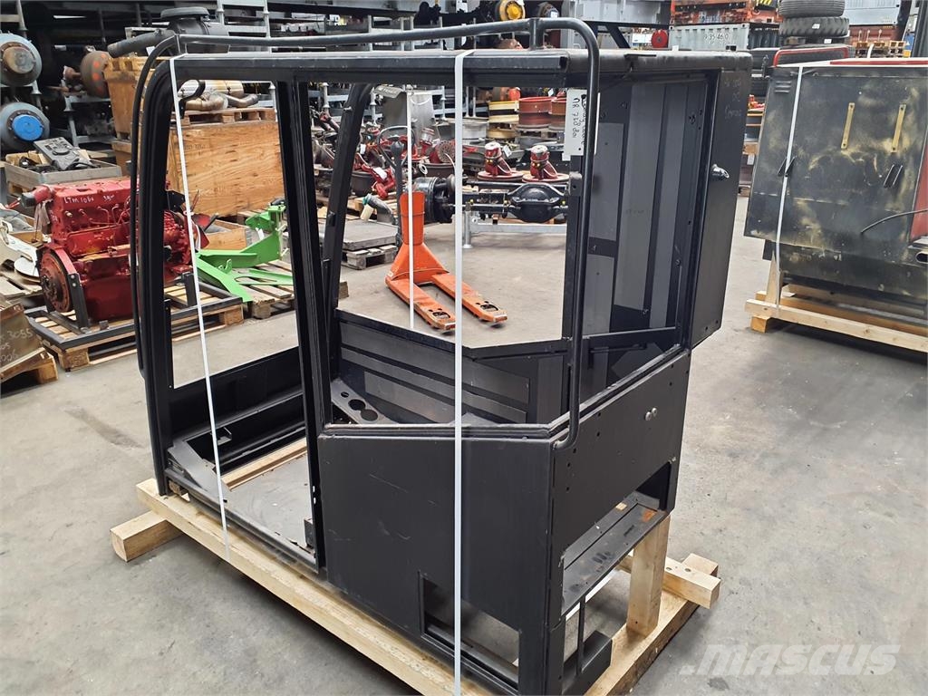 Demag AC upper cabin Ohjaamo ja sisusta