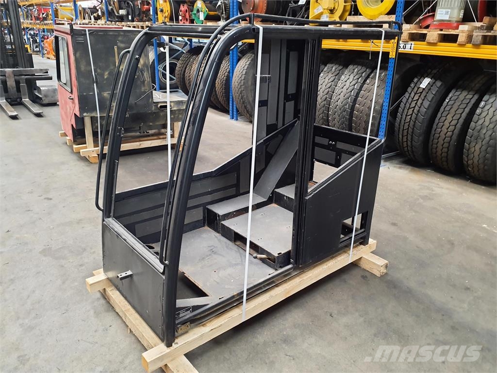 Demag AC upper cabin Ohjaamo ja sisusta