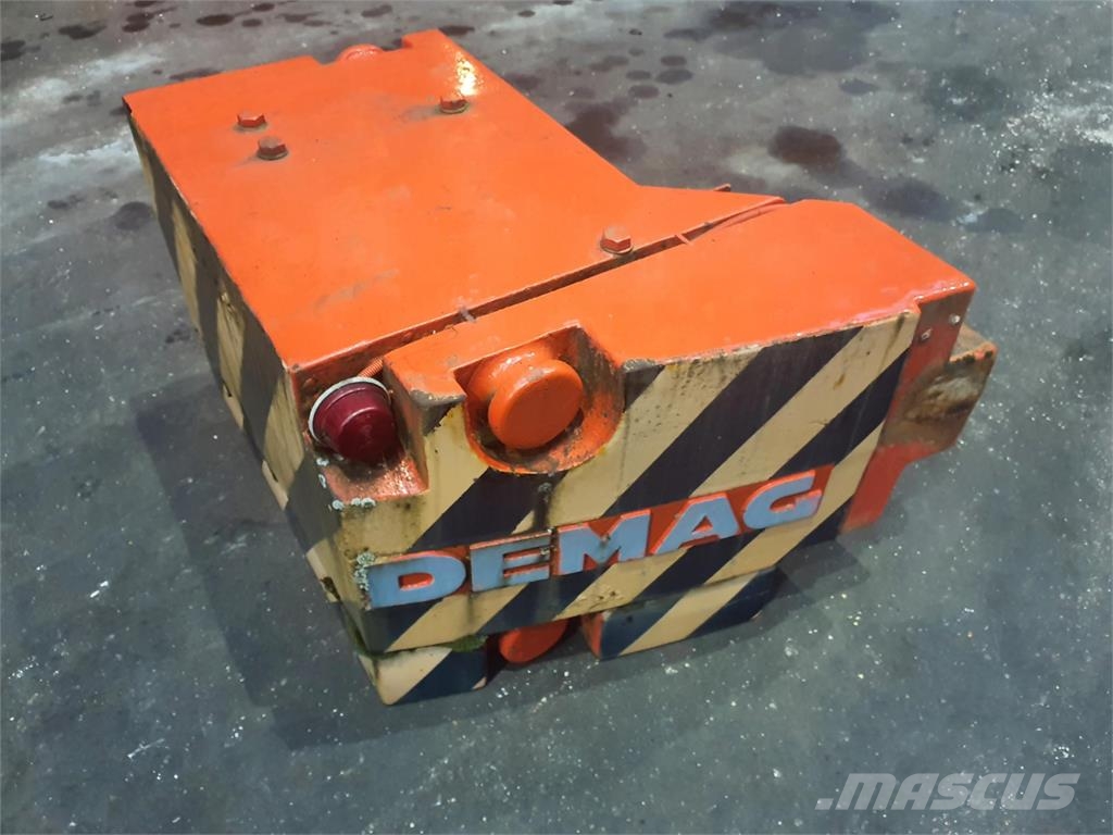 Demag counterweight left 1,2 + 0,3t Peças e equipamentos para guindastes