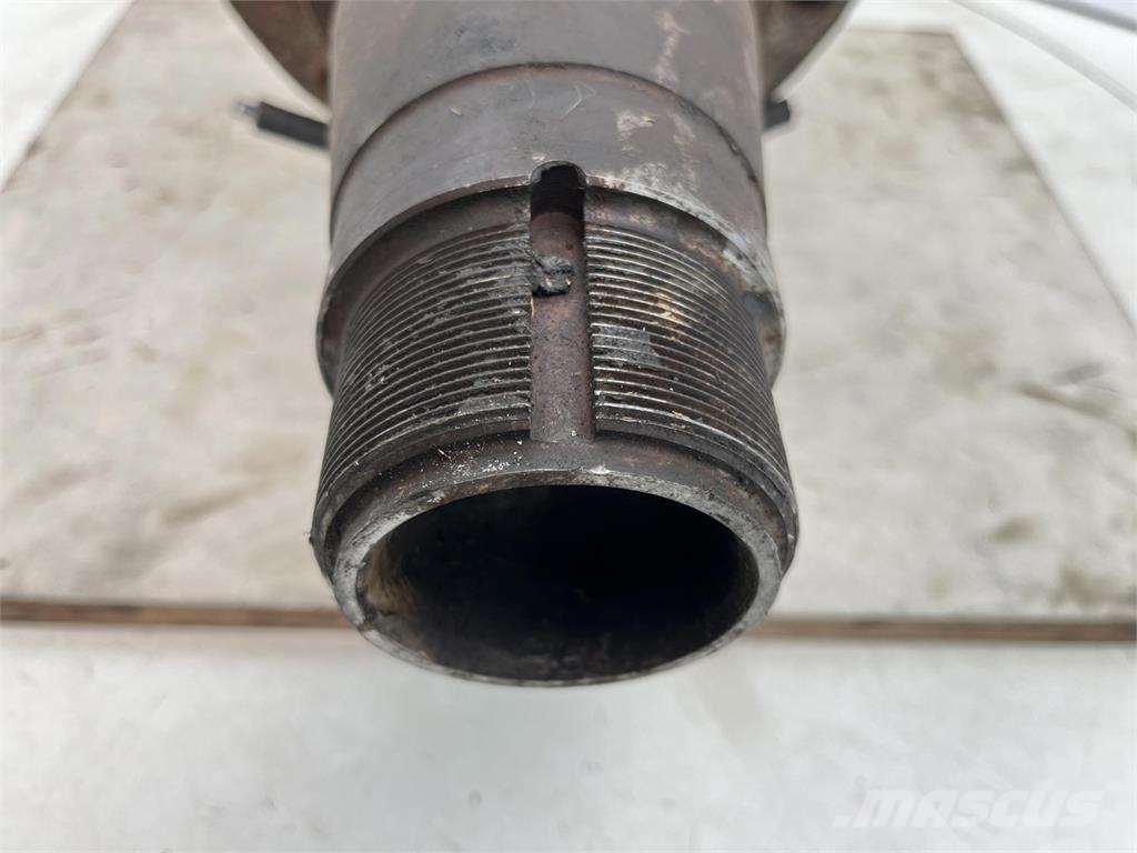 Demag HC 340 Steering knuckle 12 holes axle 2 محور العجلة
