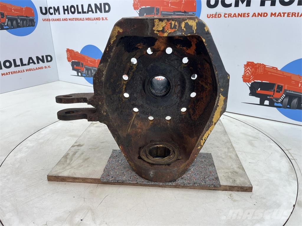 Demag HC 340 Steering knuckle 12 holes axle 3 محور العجلة