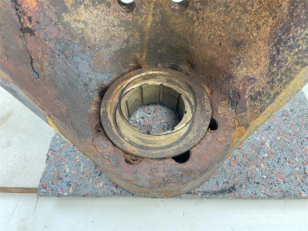 Demag HC 340 Steering knuckle 12 holes axle 6 Осі