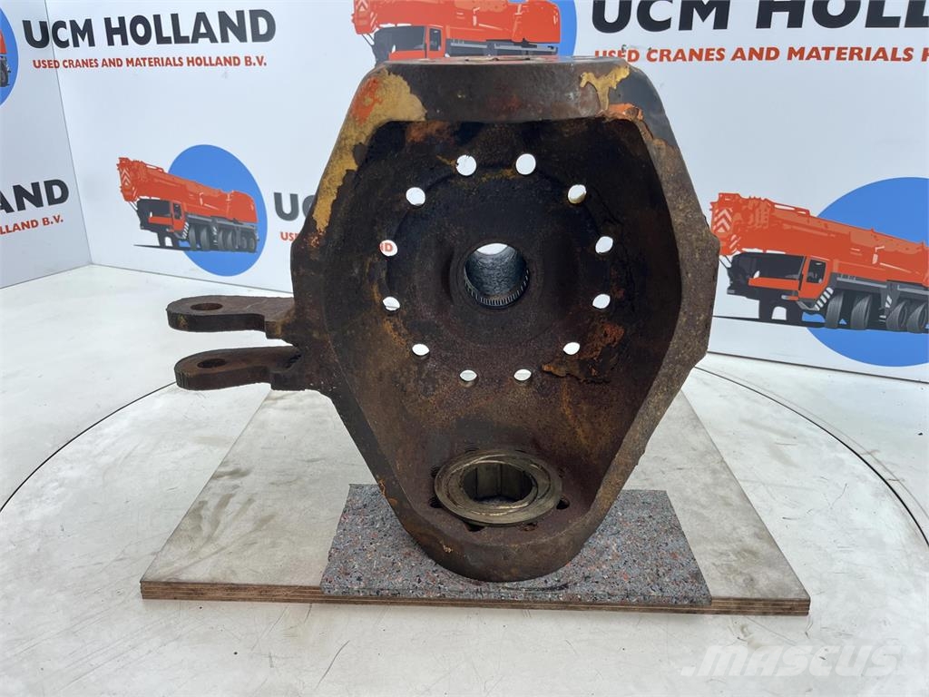 Demag HC 340 Steering knuckle 12 holes axle 3 محور العجلة