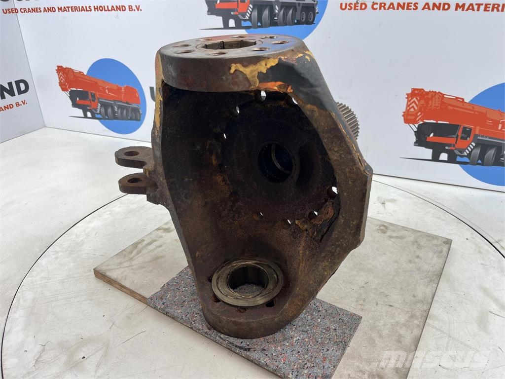 Demag HC 340 Steering knuckle 12 holes axle 3 محور العجلة
