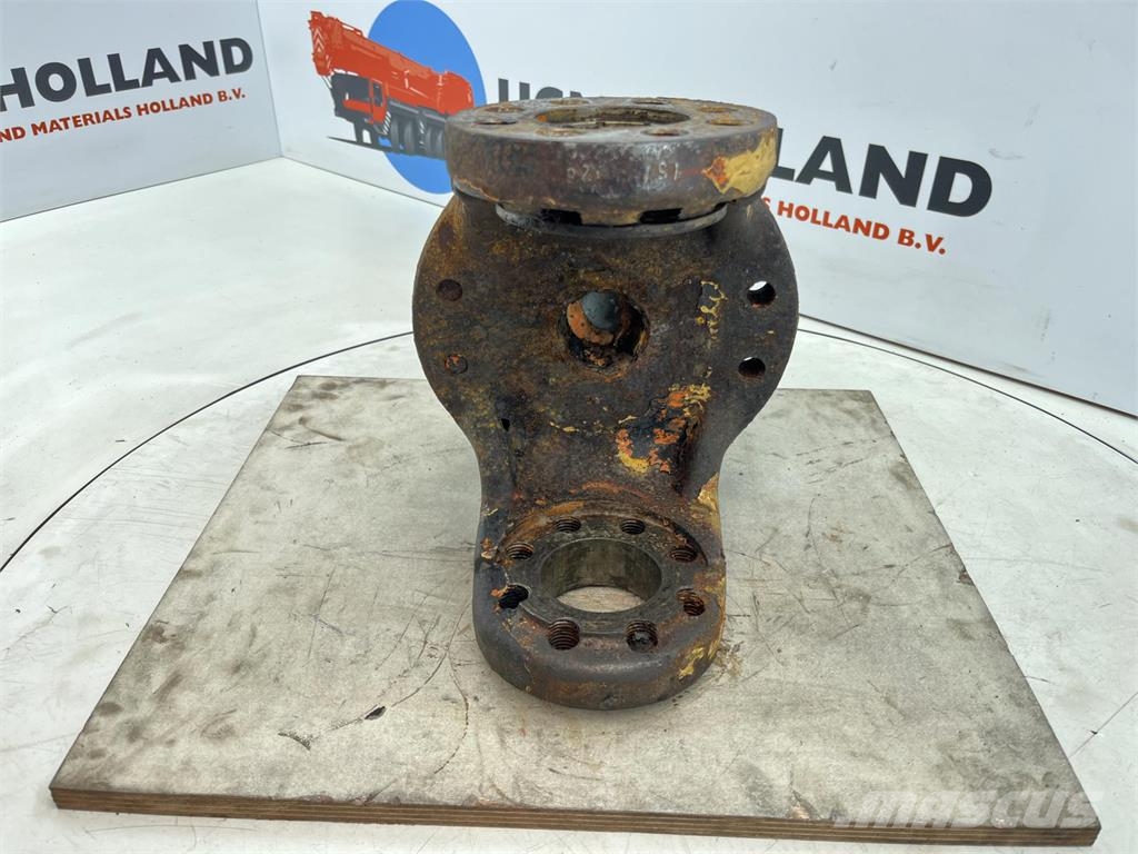 Demag HC 340 Steering knuckle 12 holes axle 2 محور العجلة