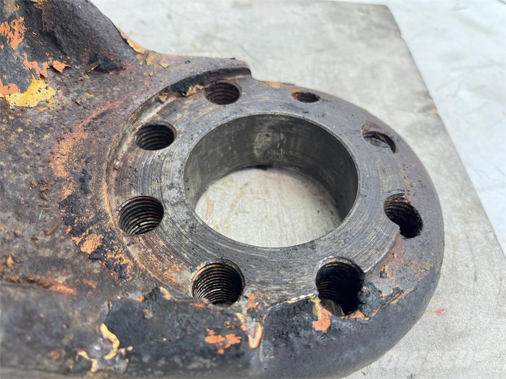 Demag HC 340 Steering knuckle 12 holes axle 2 محور العجلة