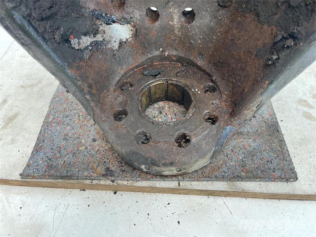 Faun ATF 45-3 Steering knuckle 16 holes axle 3 Axles