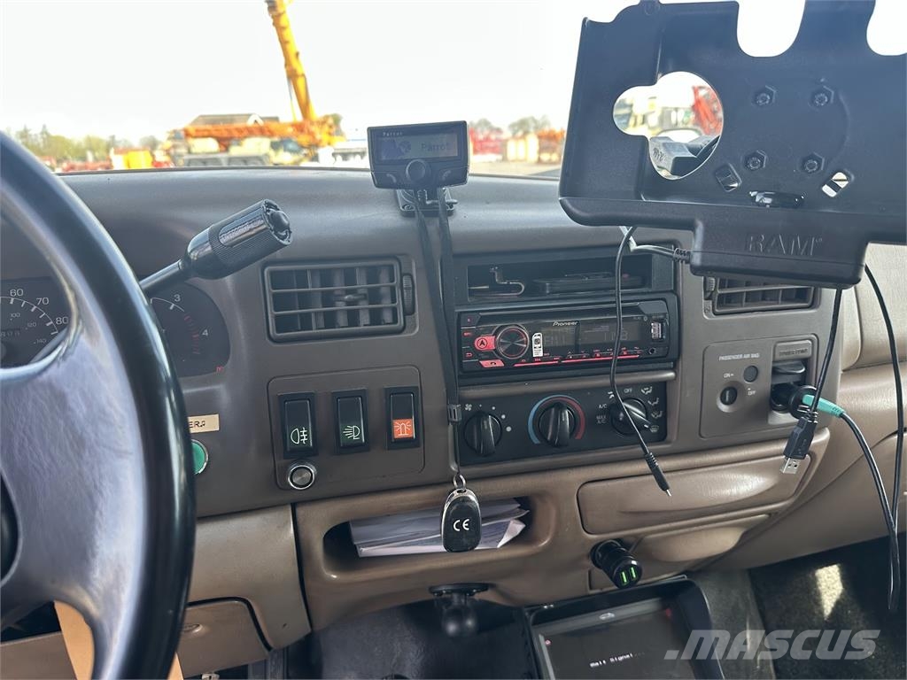 Ford F350 service truck All terrain cranes