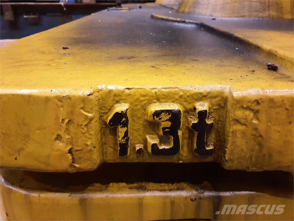 Grove GMK 3050 counterweight 1,3 ton 起重机配件设备