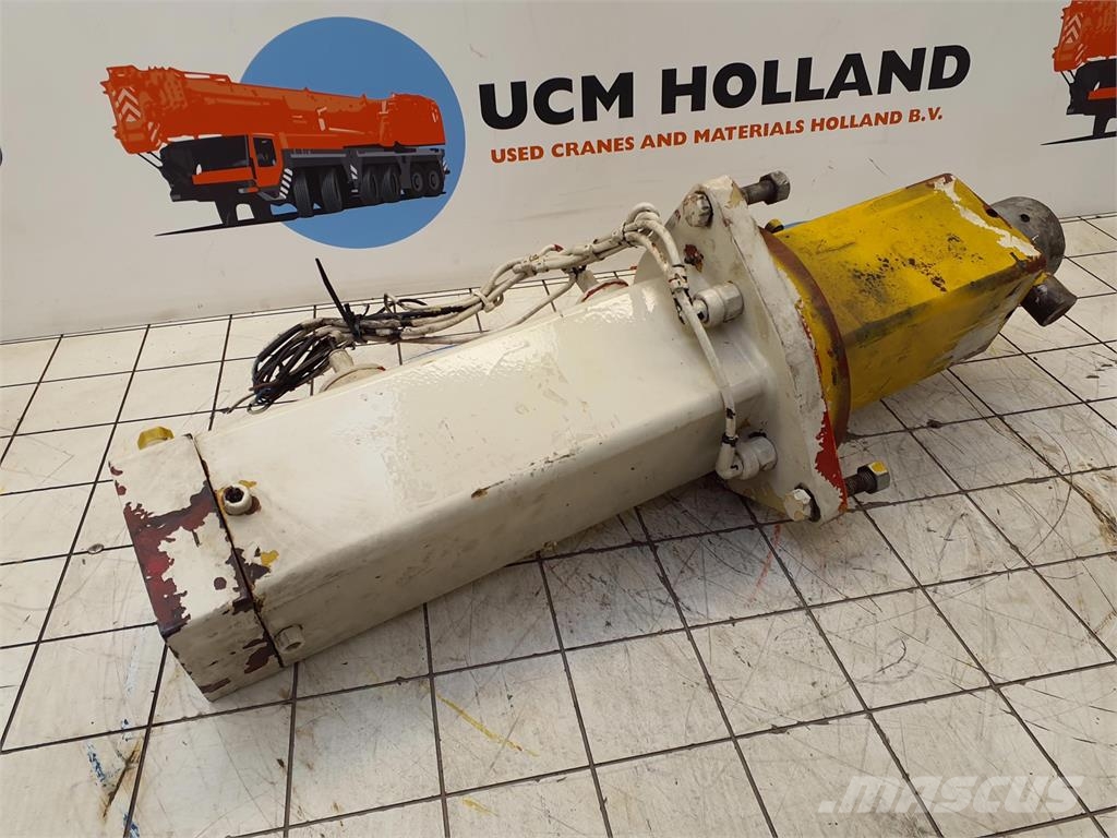 Grove GMK 3050 counterweight cylinder 起重机配件设备