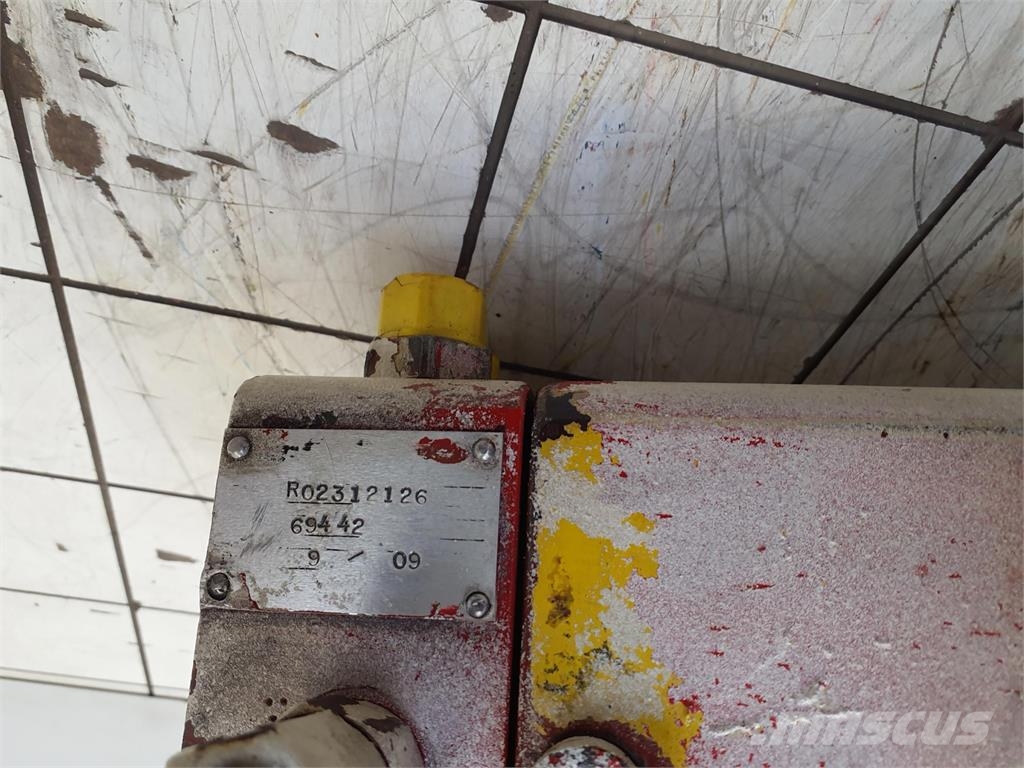 Grove GMK 3050 counterweight cylinder 起重机配件设备
