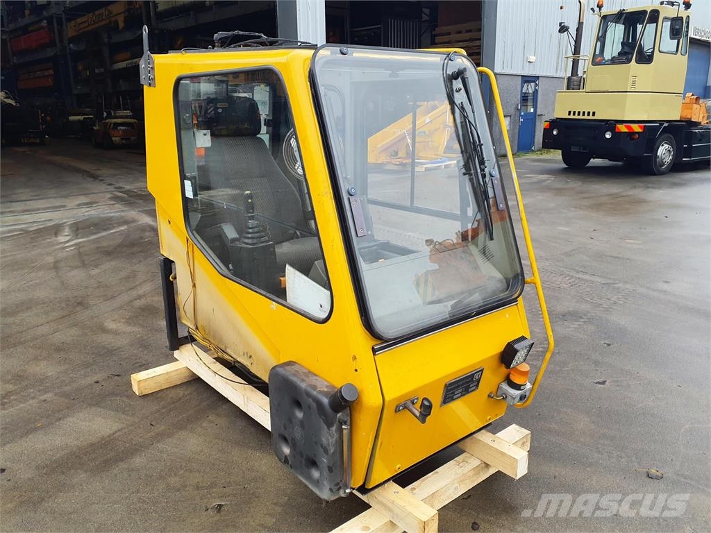 Grove GMK 3050 operators cab Кабіна