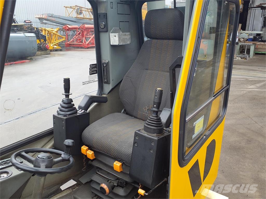 Grove GMK 3050 operators cab Кабіна