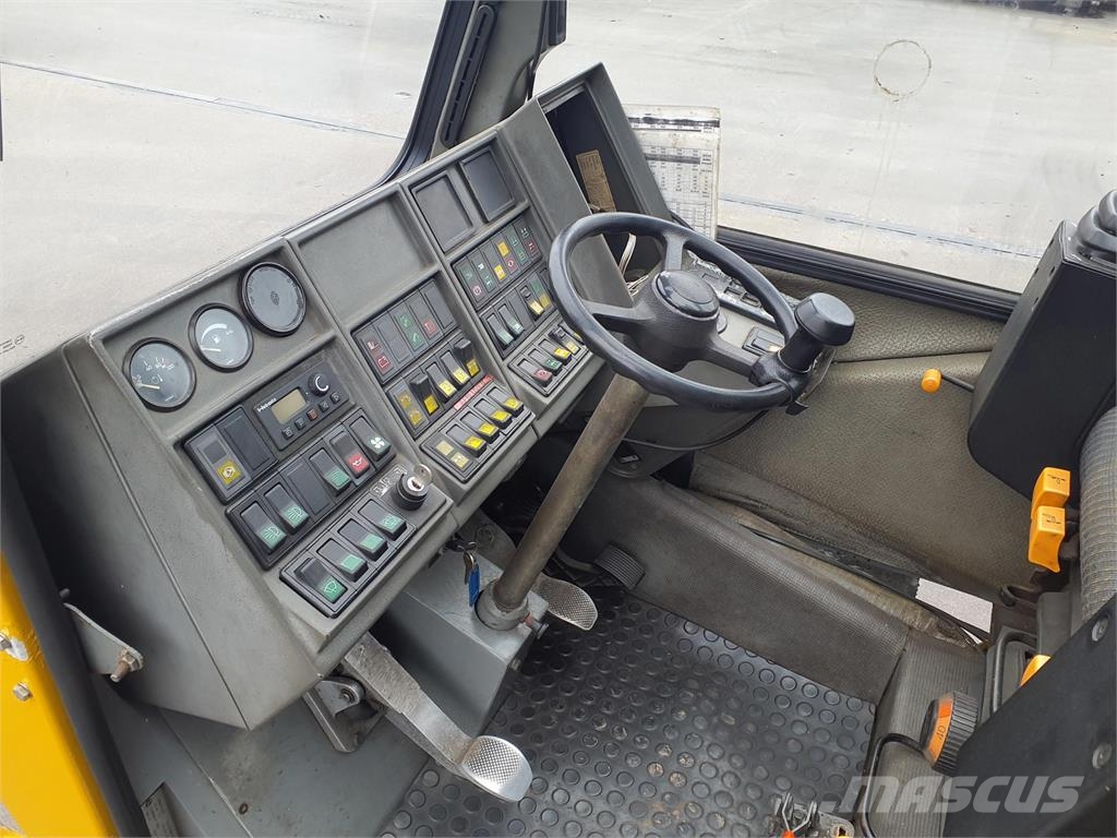 Grove GMK 3050 operators cab Кабіна